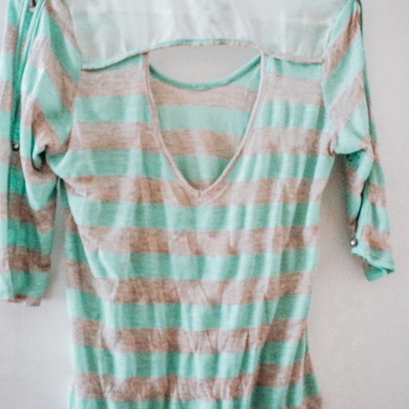 Vanity 1/4 sleeve top - Picture 2 of 4